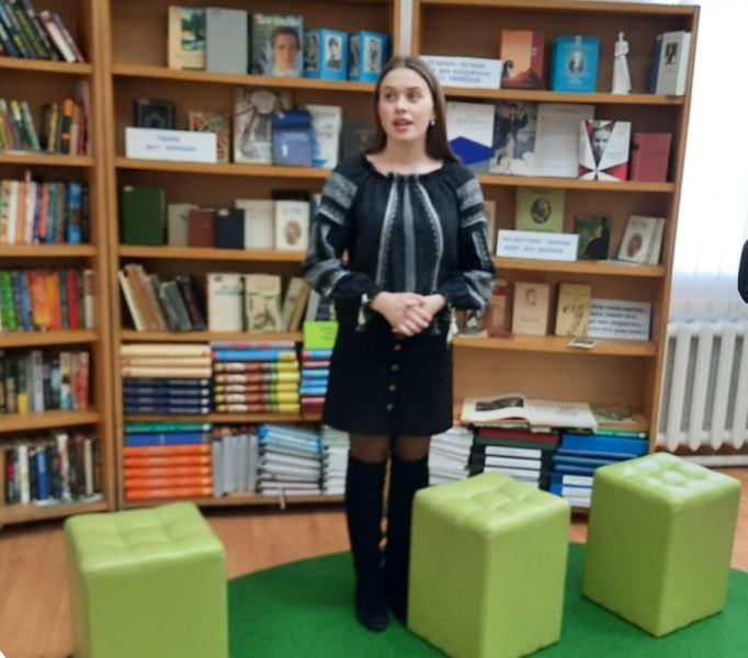 В.Григорович читає поезію Лесі Українки